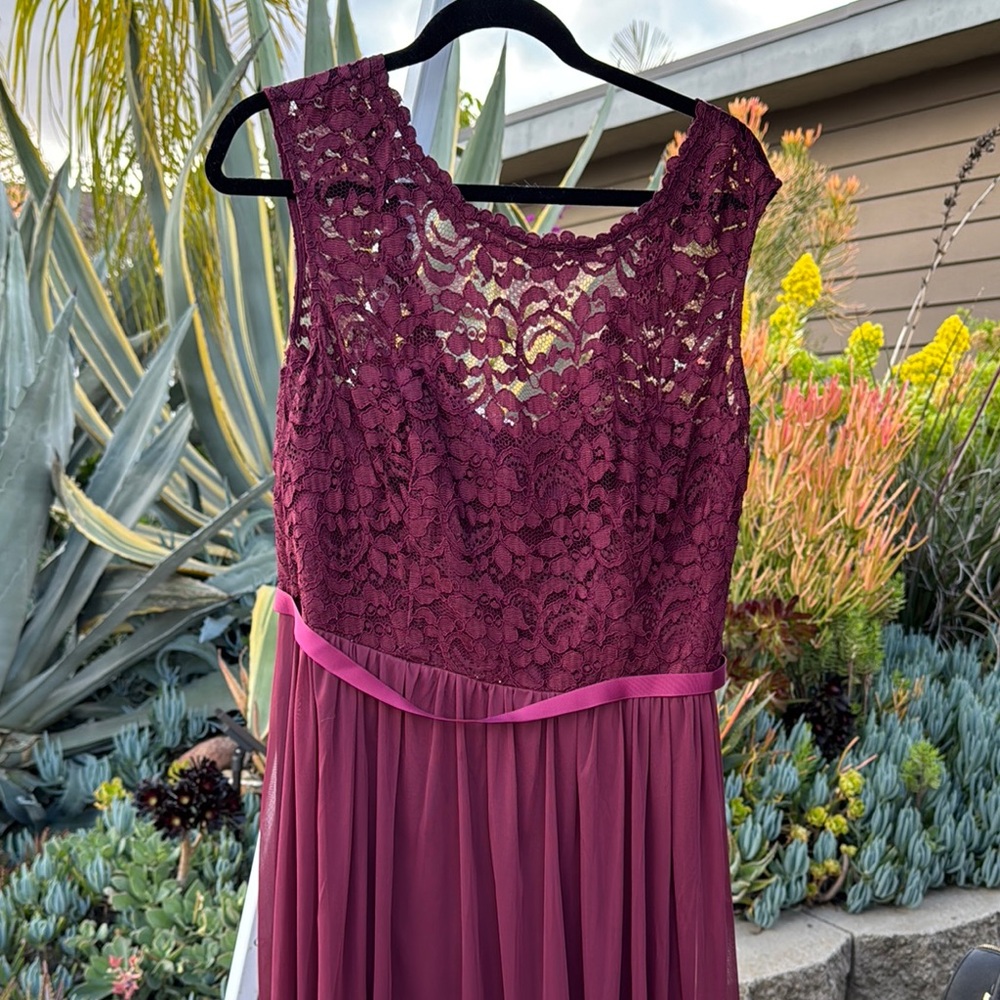 Elegant Lace Burgundy Dress David’s Bridal size 14 runs small